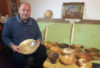 Penzioner iz Pričana hobi pretvorio u biznis, izrađuje tradicionalne predmete od drveta