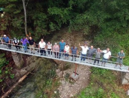 Darko (69) je njemački penzioner i heroj svog zavičaja: Most u njegovom selu je pao, a on je podigao novi (FOTO)
