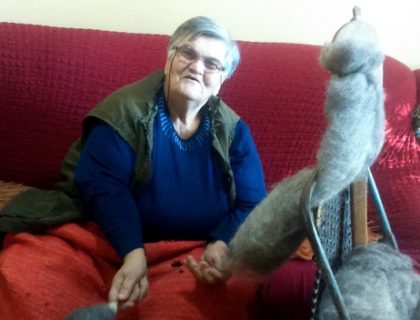 Vrijedne ruke Nikšićanke: Od vunenih čarapa zaradi i da unuke časti