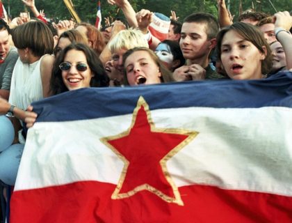 SJEĆATE LI ŠTA SMO SLAVILI NEKADA NA DANAŠNJI DAN? Bilo je neradno, svečano, a na stolu torta i pečenje! (VIDEO)