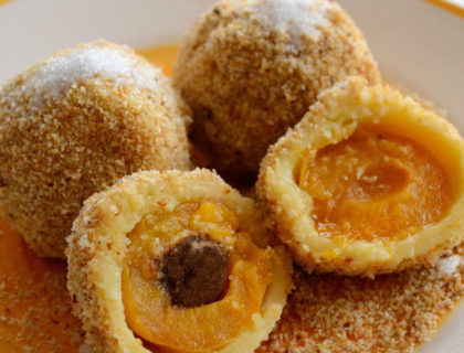 NAJLAKŠI RECEPT ZA BAKINE KNEDLE i to bez krompira i jaja: Nikada niste probali SOČNIJE i SLASNIJE, a spremne su za SAMO 15 MINUTA!