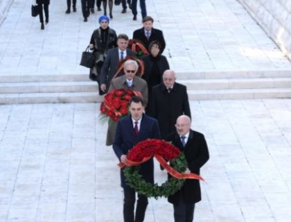 Delegacija Glavnog grada položila vijence na Spomenik Partizanu borcu na Gorici