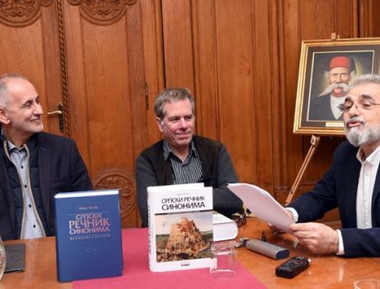 Najviše sinonima za reč glupan, a za pametan – nijedan