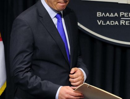 Hronika Danas: Povodom Vučićeve izjave da bi “penzije bile 12,5 odsto veće da nema nameta Prištine od 100 odsto na robu iz centralne Srbije” – Vučić pomešao prihode države sa prihodima preduzeća