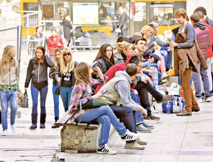 Sa roditeljima najduže žive mladi Srbi, Makedonci i Hrvati