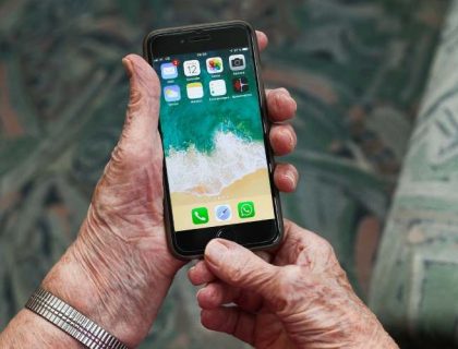 Način kucanja na telefonu otkriva vaše godine – evo zašto je to bitno