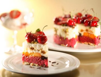 Torta bez pečenja gotov za 15 minuta: Voćna rapsodija ukusa koju ćete obožavati! (RECEPT)