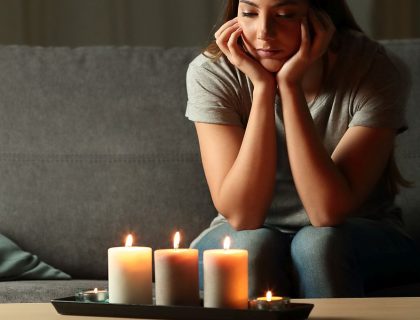 VEČERAS JE POMRAČENJE PUNOG MESECA I NAJMOĆNIJI TRENUTAK ZA PROMENE U 2019. GODINI: ritual sa 3 sveće za razrešenje problema i postizanje ciljeva