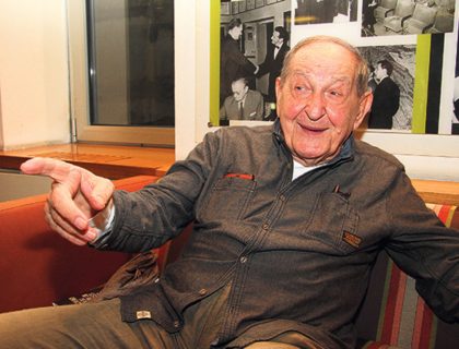 BIO JE U NACISTIČKOM LOGORU, PREŽIVEO GOLI OTOK, ŽENA GA SE ODREKLA: Vlasta Velisavljević ima NEVEROVATNU životnu priču, a DRŽI SE KAO LAV već 93. godine!