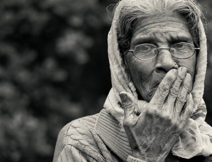 Ovo je razlog zašto stari ljudi imaju specifičan miris i kako se izboriti sa njim