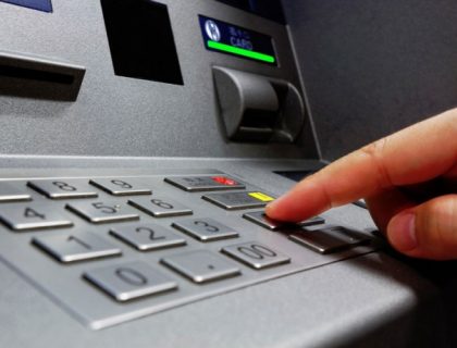 Penzioneru skidan novac sa bankovnog računa