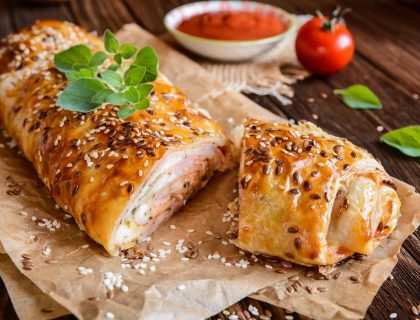 Za ljubitelje slanog tijesta: Ukusna slana štrudla sa šunkom i sirom