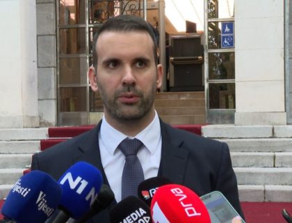 IZABRANA NOVA VLADA, PREMIJER SPAJIĆ NAJAVIO: Minimalna penzija od 1. januara 450 eura