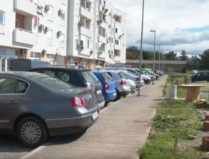 Penzionerima na Tuškom putu nedostaje parking i Dom zdravlja