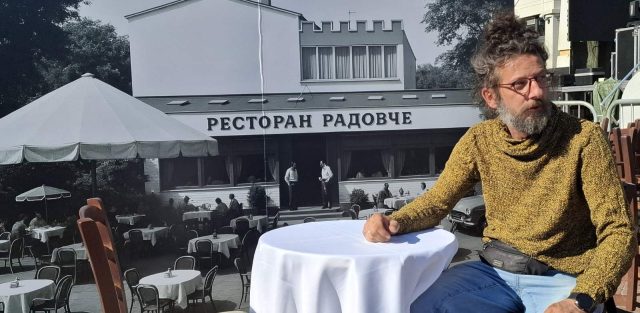 Večeras finale SENIOR FEST-a na Trgu nezavisnosti – penzioneri manekeni i koncert Legendi