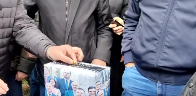 “Humanitarna akcija” u Bijelom Polju: Penzioneri prikupljaju pomoć za Vladu i ministre