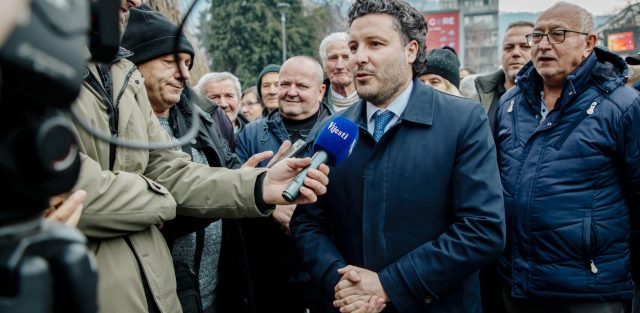 Abazović i Konatar podržali penzionere u Bijelom Polju: Vlada sa dva eura ruši dostojanstvo građana