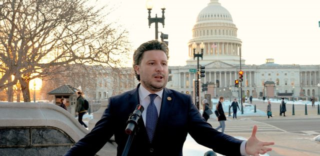 Abazović iz Vašingtona: Podrška za penzionere, neka zapamte ovu bruku i kazne ih na prvim izborima