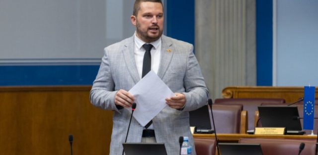 Mikić: Vlada ponizila penzionere povećanjem penzija za 0,38 odsto