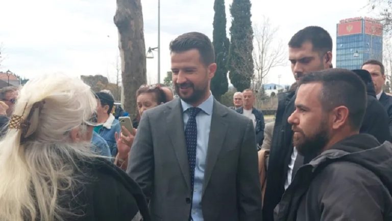 Počeo protest penzionera; Milatović: Ministri da dođu i čuju narod